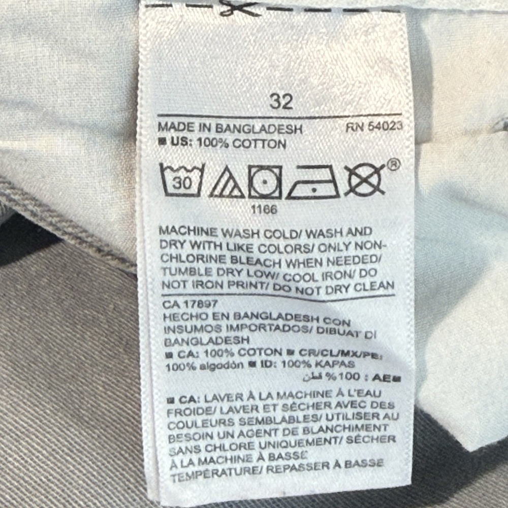Old Navy Mens Lived In Straight Shorts Size 32 Gray Chino Casual Neutral Classic - Picture 5 of 9